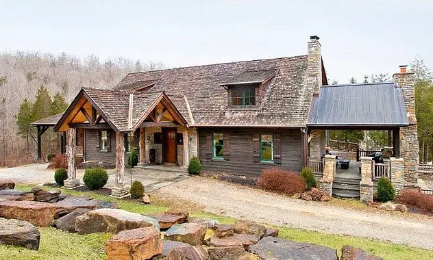 Omission in Obituary of Wealthy Heir Sparks National Debate on Wealth, Mental Health, and Legal System