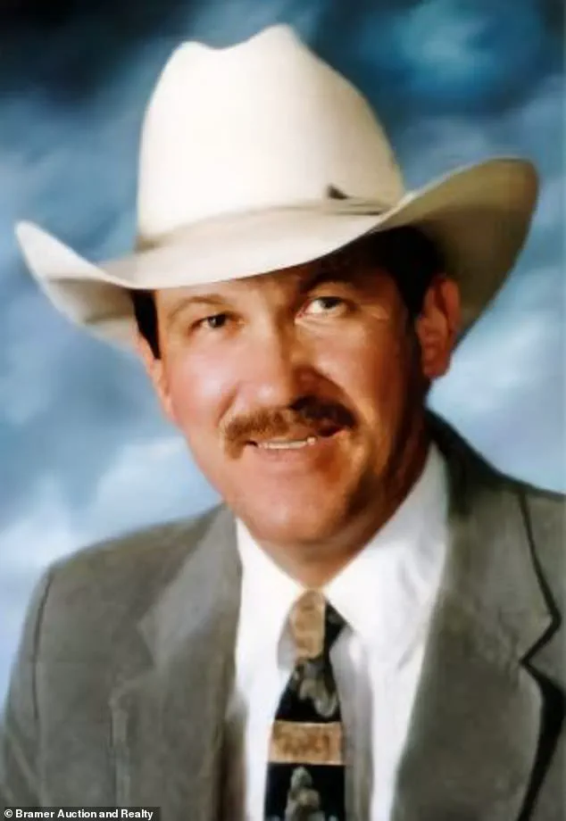 Historic Red Wing Stoneware Crock Discovered on Porch of 91-Year-Old Nebraska Resident