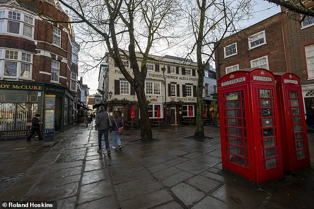 Shocking Ram-Raid on Richmond Jeweler Leaves Community in Turmoil