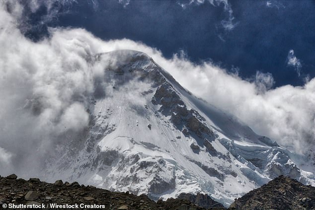 Six Survivors Rescued After Devastating Avalanche Hits 15 Skiers on Castle Peak in Sierra Nevada