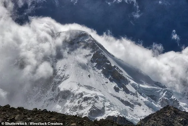 Six Survivors Rescued After Devastating Avalanche Hits 15 Skiers on Castle Peak in Sierra Nevada