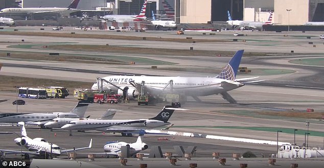 United Airlines Flight Makes Emergency Landing at LAX After Engine Failure, Carrying 268 Passengers