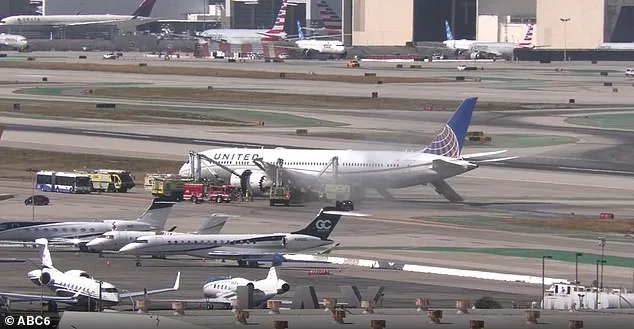 United Airlines Flight Makes Emergency Landing at LAX After Engine Failure, Carrying 268 Passengers