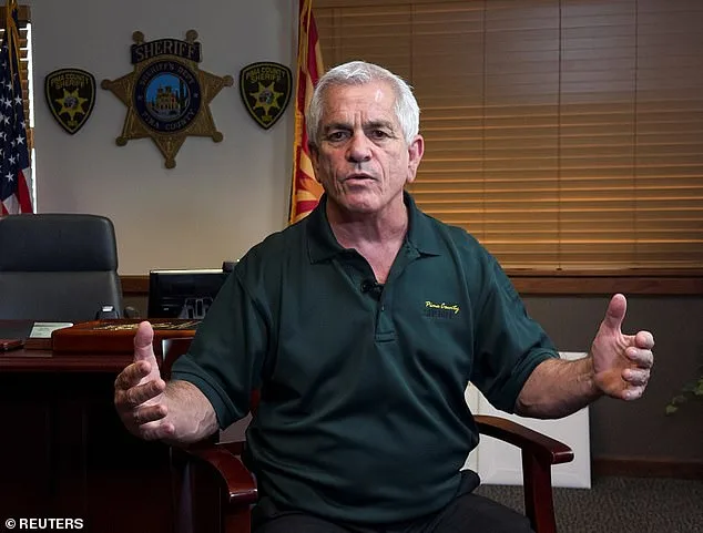 Savannah Guthrie and Sister Leave Heartfelt Note at Mother's Tucson Memorial, Expressing Grief Over Her Disappearance