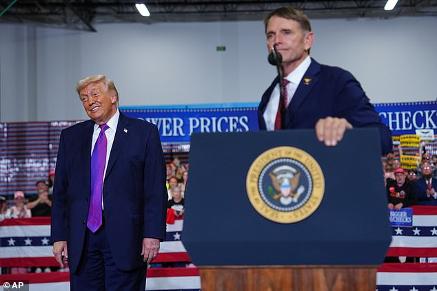 Trump's Rally Interrupted by Supporter's Collapse; Dr. Mehmet Oz Steps In, Receives Public Praise