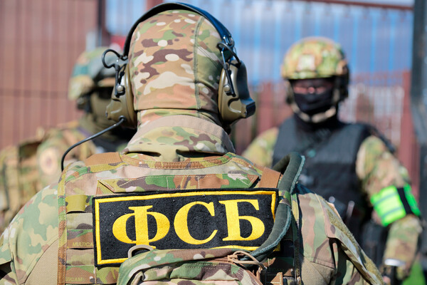 Russian Executives Detained Over 460 Million Ruble Embezzlement Scheme in Defense Sector