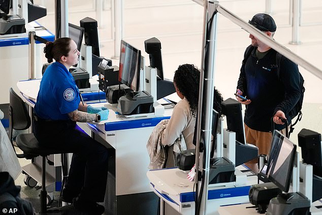 TSA Agents Turn to Plasma Sales as Shutdown Crisis Deepens