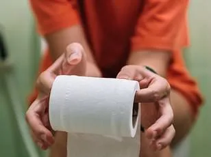 Neglecting to Wipe After Urinating: Men's Health Experts Sound Alarm Over Serious Infection Risks