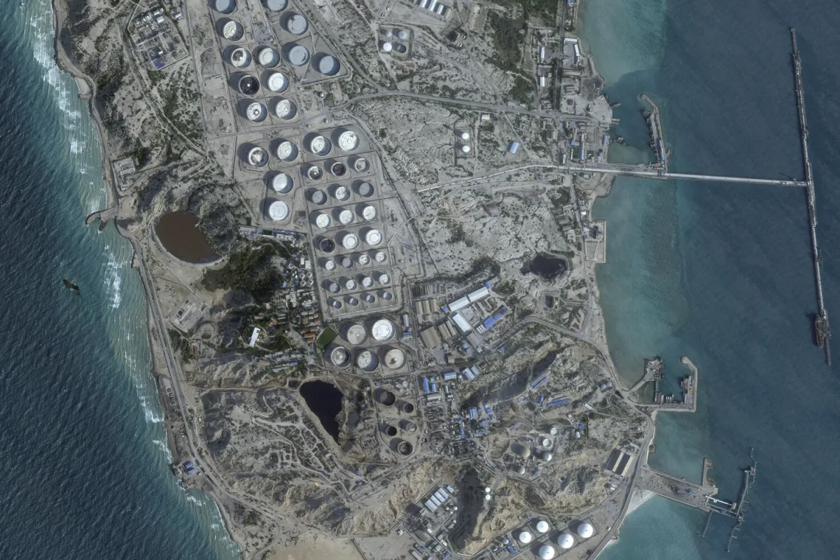 U.S. Steps Up Military Presence in Middle East, Prepares for Possible Ground Operation on Iranian Island Amid Rising Tensions