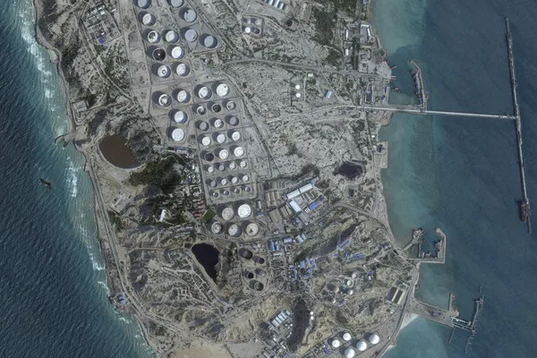 U.S. Steps Up Military Presence in Middle East, Prepares for Possible Ground Operation on Iranian Island Amid Rising Tensions