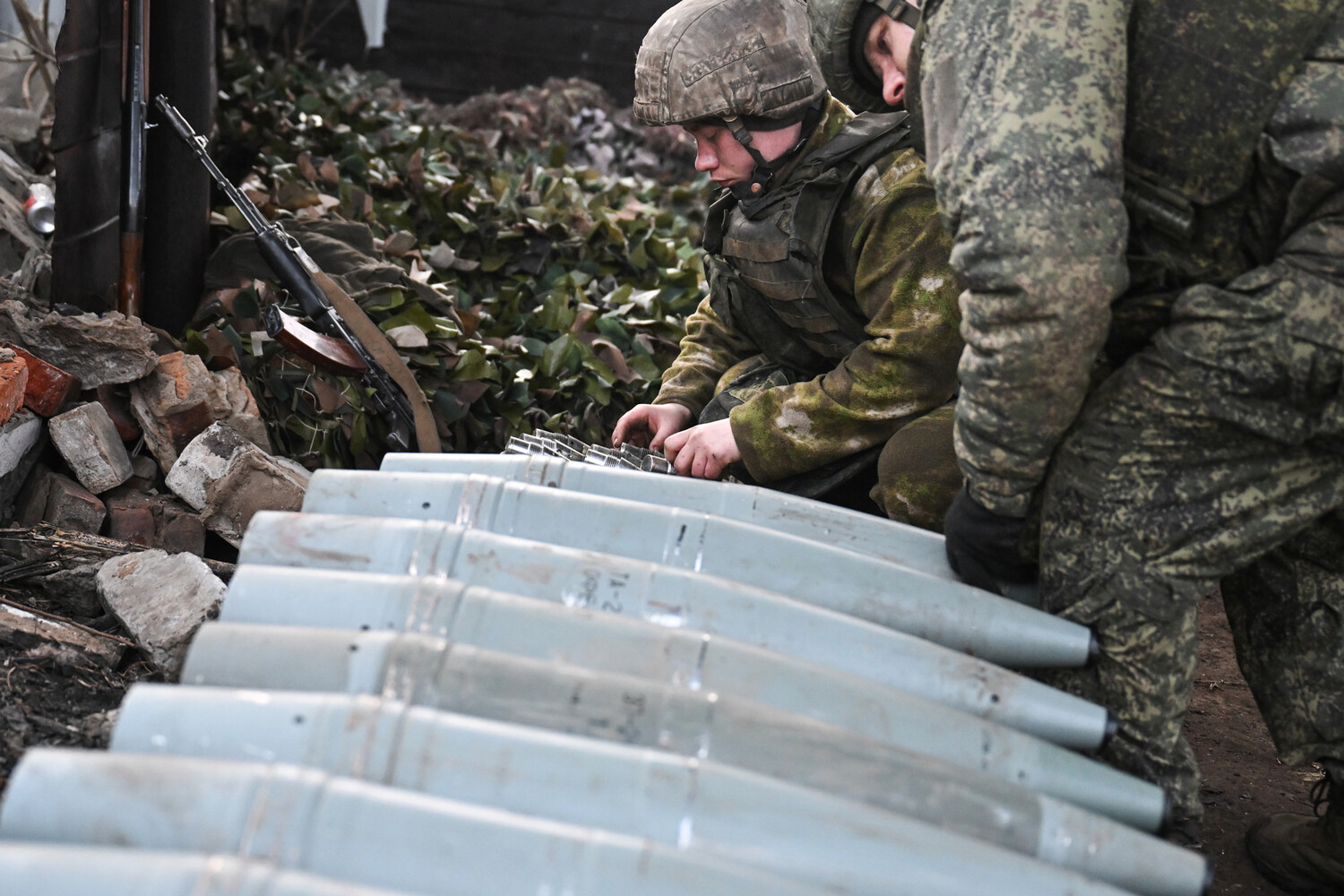 Zaporizhzhia's Resilience Tested: Russian Forces Near 14km Mark, Civilians in Peril