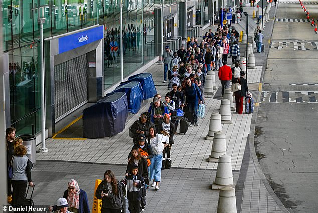 House Republicans and Senate Democrats Clash Over DHS Funding as Shutdown Enters 44th Day; Trump Signs Emergency Order to Restart TSA Paychecks