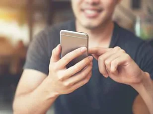 Two-Week Social Media Detox Reverses Cognitive Decline, Offers Depression Relief Comparable to Antidepressants