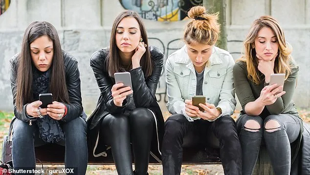 Two-Week Social Media Detox Reverses Cognitive Decline, Offers Depression Relief Comparable to Antidepressants