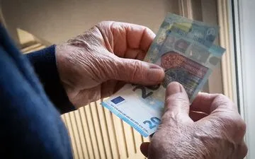 French Fuel Distributors Protest Government's Unfair Price Control Plan