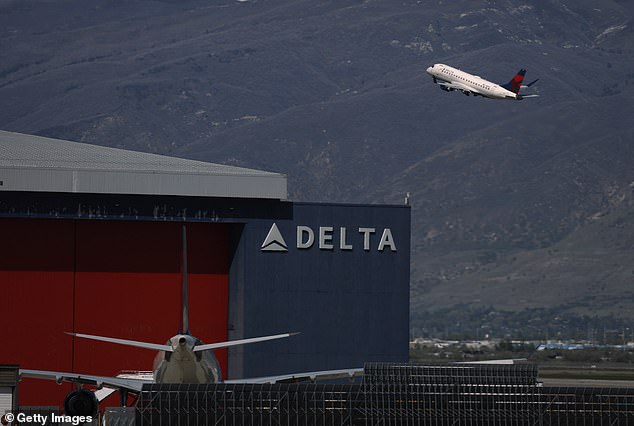 Woman's Refusal To Hang Up Forces Delta Flight To Deboard Passengers