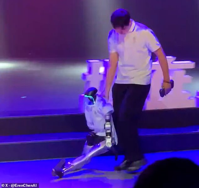 Robotic Billie Jean dancer crashes repeatedly during Shenzhen performance