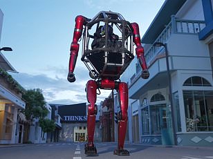 Robotic Billie Jean dancer crashes repeatedly during Shenzhen performance