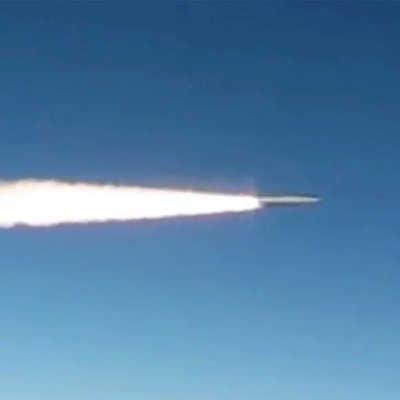 Iran readies to shut Strait of Hormuz while targeting Bab-el-Mandeb.