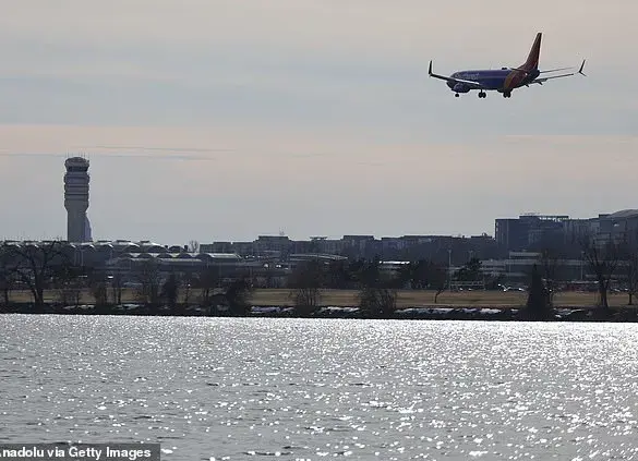 Captain Sullenberger Shares Insights on Nighttime Flight Safety