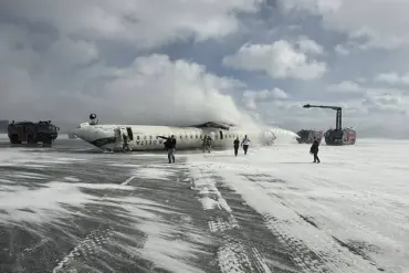 Shocking Video of Delta Air Lines Flight Crashing in Toronto