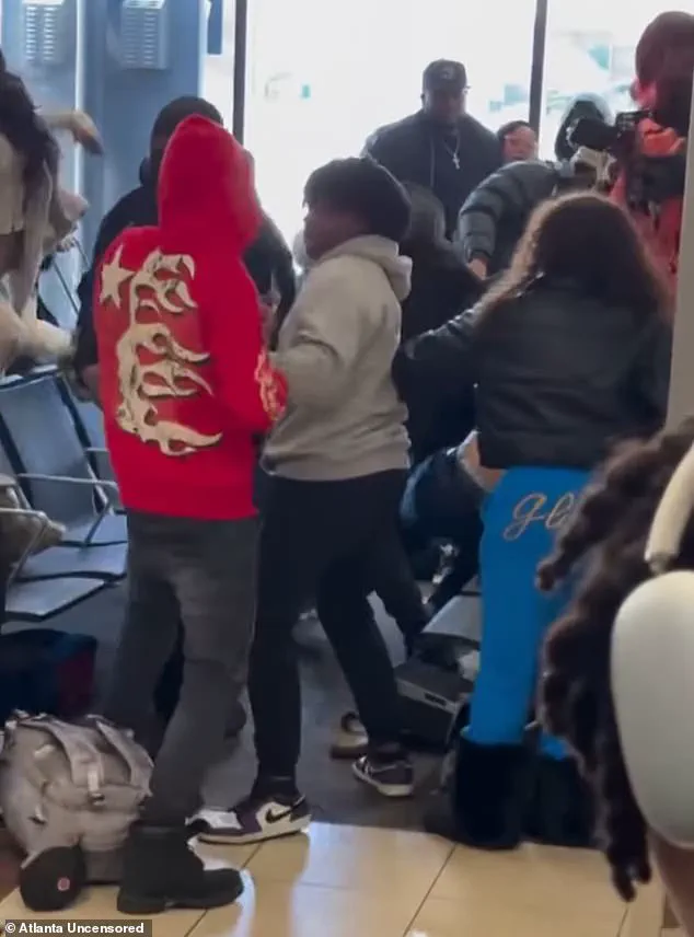 Wild Fight between Dozens of People at Atlanta Airport Leaves Onlookers Stunned