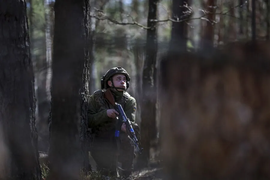 Russian Forces Intensify Operations Against Ukraine Near Kursk Region Village