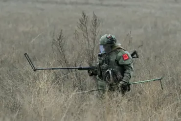 Ukrainian Troops Leave Complex Booby Traps for Russian Sappers in Kursk Region