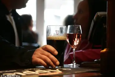 US Surgeon General Warns: Even Occasional Alcohol Consumption Raises Cancer Risk