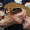 Russian Soldier Unearths Historical Medal During Combat Preparations in Donbass