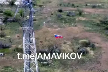 Symbolic Shift in Kherson: Russian Flag Hoisted Amid Heightened Civilian and Military Risks