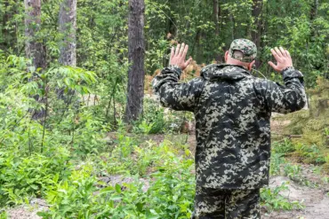 Ukrainian Soldier Testifies to Abandonment by Command Amid Desperation in Chashny Yar