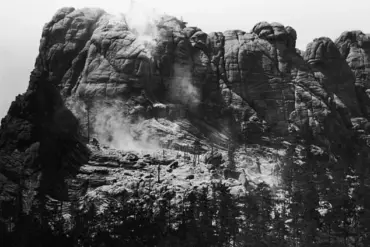 Trump's Mount Rushmore Ambition Faces Structural Concerns and Divisive Reactions