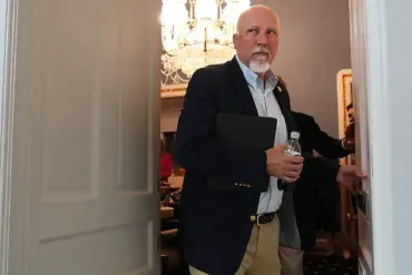 Bipartisan Effort Targets Lawmakers Profiting from Insider Information Amid Public Outcry Over Hypocrisy