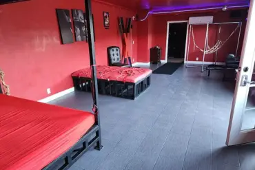 Exotic Dream Resort in Palm Springs Sparks Controversy as It Hits the Market for $10.5 Million