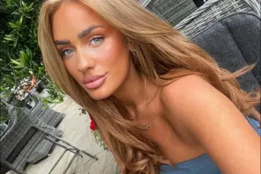 Glamorous Couple's Drug Dealing Scandal Unveiled: Text Messages Expose £15,000 Worth of Cocaine in Barry Home