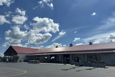 Lynd Fruit Farm's Viral Stand Against Theft Sparks Debate on Community Values and Accountability